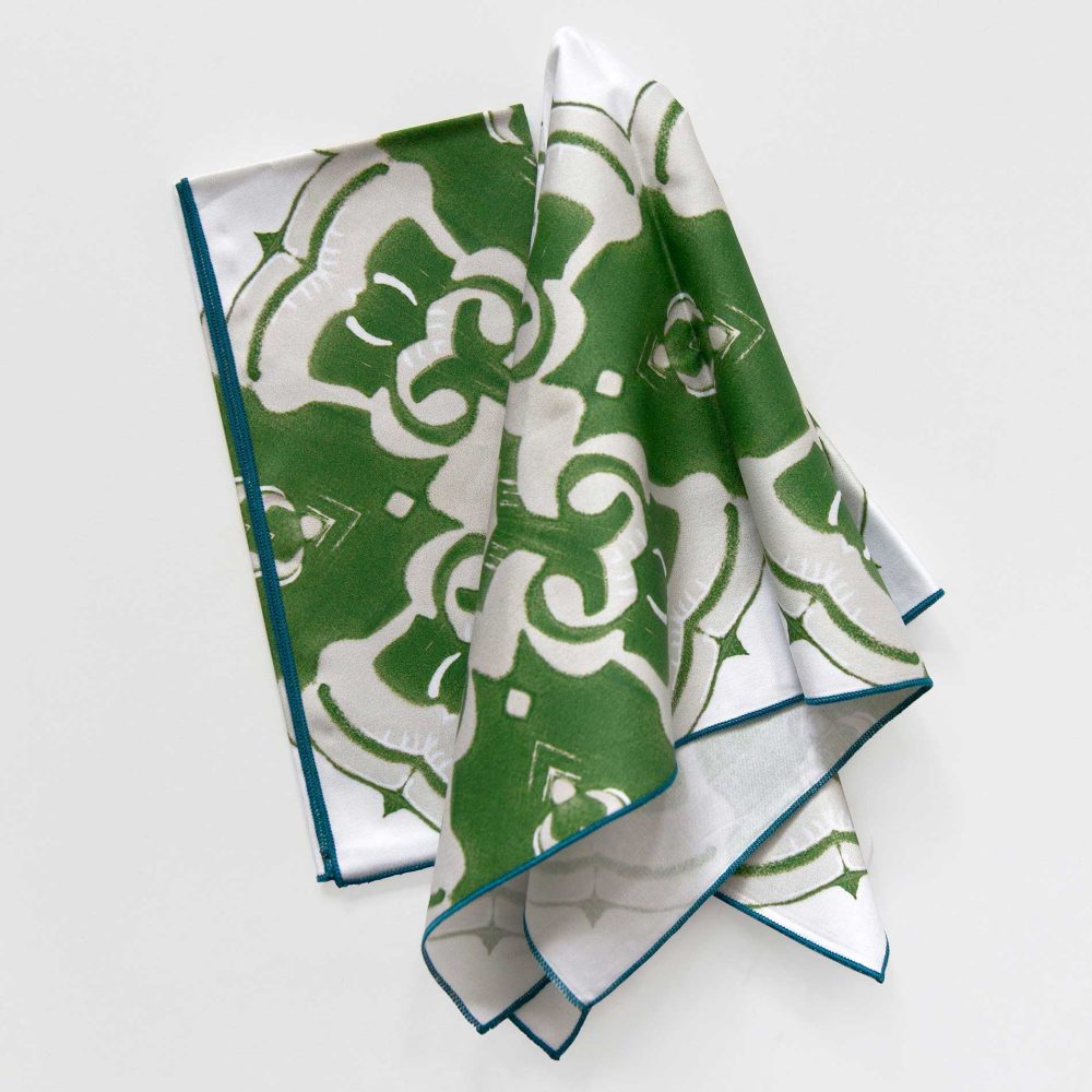 Moss Green Cloth Dinner Napkins with turquoise trim